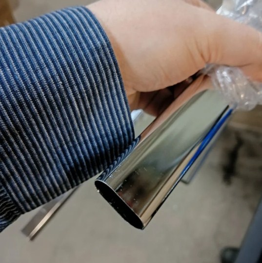 truba_oval'naya_hrom_3015_02