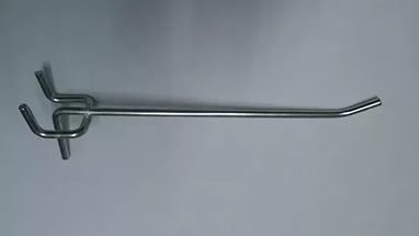 kryuchok-dlya-perforirovannyh-stellazhej-150mm-cink-shag-25mm-01