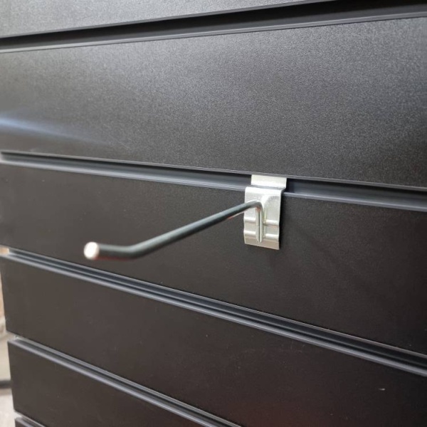 kryuchok-dlya-ekonompanelej-l-150mm-tolshchina-pruta-5mm-seryj-metallik-f291c