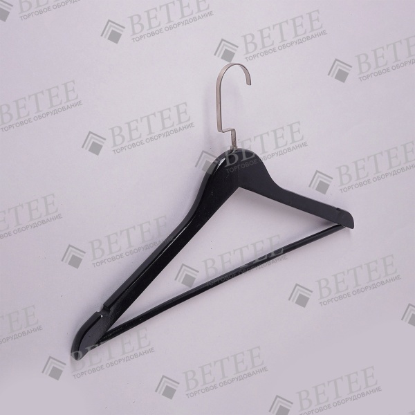 plechiki-dlya-odezhdy-iz-dereva-s-perekladinoj-cvet-chernyj-kryuchok-hrom