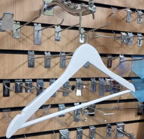 вешалка белая