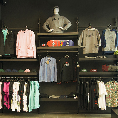 профиль-настенный-высота-2400мм-черный-шагрень-сечение-3025мм-03