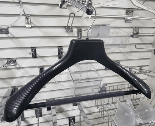 вешалка-для-верхней-одежды-пластиковая-L450мм-плечо69мм-VK4510P_02