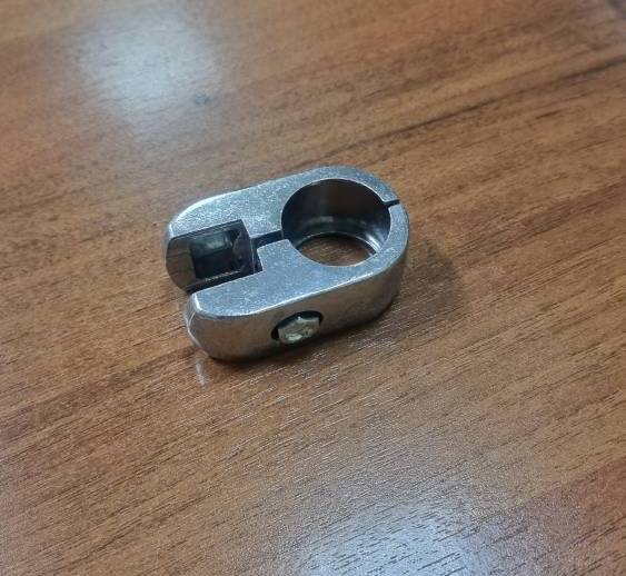 kreplenie_paneli_k_trube_diametrom_32mm_JR42-02