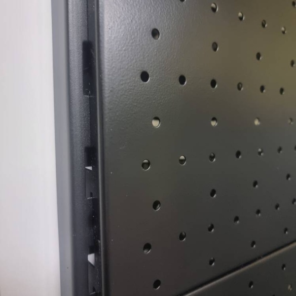 perforaciya-nastennaya-metallicheskaya-cvet-chernyj-2000h600mm