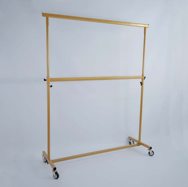 rejl-dlya-odezhdy-na-kolesah-dva-yarusa-l-1450-2100mm-cvet-zoloto-h-1100-1800mm