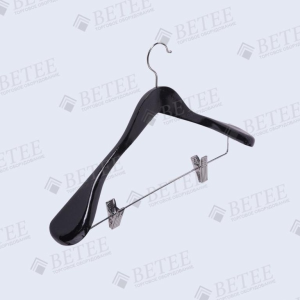 derevyannaya-veshalka-plechiki-obemnaya-s-zazhimami-20059249