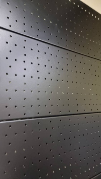 перфорированная-стенка-цвет-черный-01