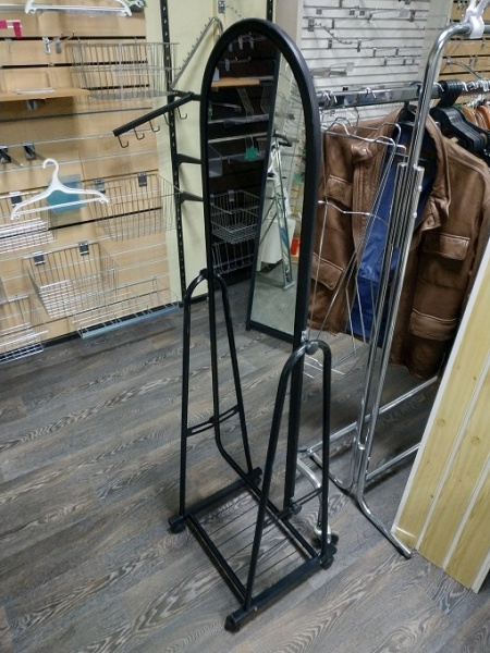 zerkalo-na-kolesah-primerochnoe-napol'noe-02