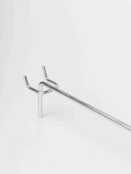 kryuchok-dlya-stellazha-d-5mm-dlina-250mm-pokrytie-cink-shag-25mm