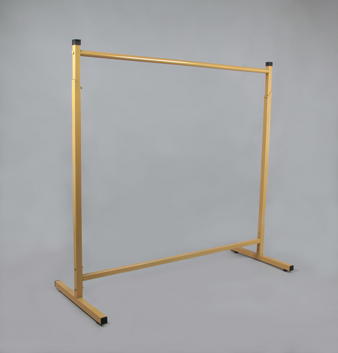 veshalo_dlya_odezhdy_napol'noe