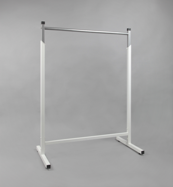 veshalo_odnoyarusnoe_dlya_odezhdy_beloe