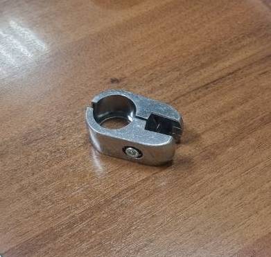 kreplenie_paneli_k_trube_diametrom_32mm_JR42-03