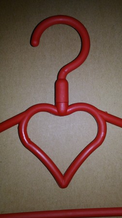 Detskaya_veshalka_dlya_odezhdy_KRASNAYa_03