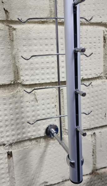 stoyka-dlya-ochkov-pristennaya