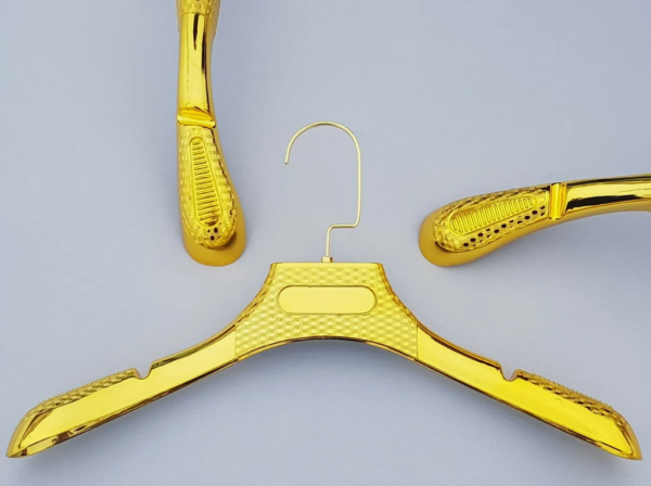 Вешалка пластиковая (золотой глянец) с металлическим крючком 44 см  5 см HY-886