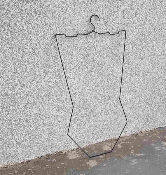 konturnaya-veshalka-dlya-nizhnego-belya-i-kupalnikov-cvet-chernyj-ek431-bl