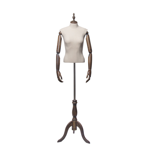 TORS-MANEKEN-S-DEREVYANNYMI-RUKAMI-5