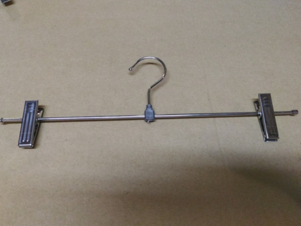 veshalka-dlya-bryuk-s-zazhimami-360mm-7879