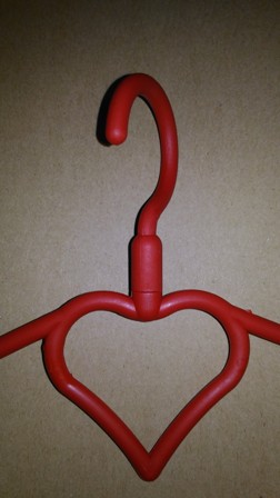 Detskaya_veshalka_dlya_odezhdy_KRASNAYa_02