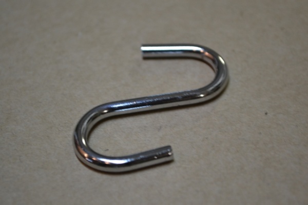 kryuchok_ S_dlya_truby_diametr_16mm_AM019_S001