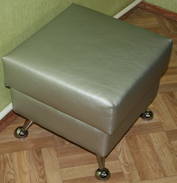 pufik-na-nozhkah-450h450h440-mm-podushka-14-sm-zhestkij-karkas-na-hromirovannyh-oporah_03