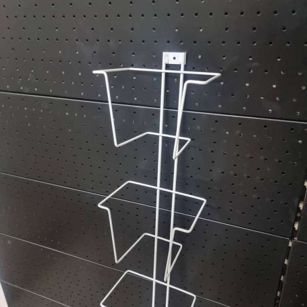 displej-dlya-kolgot-nastennyj-na-5-karmanov-vysota-120sm-d5k_01