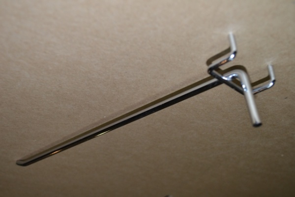 kryuchki-dlya-perforirovannyh-stenok-hrom-150mm-shag-50mm-D003-03