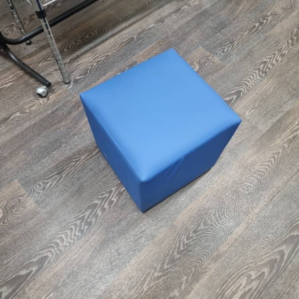 pufik-kvadratnyj-sinij-360h360mm_01