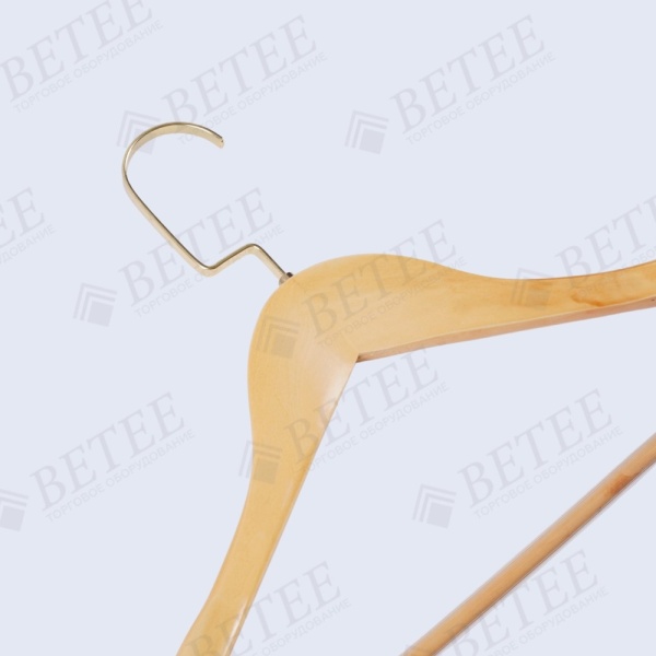 Derevyannaya_veshalka_plechiki_obemnaya_cvet_Svetloe_derevo_02