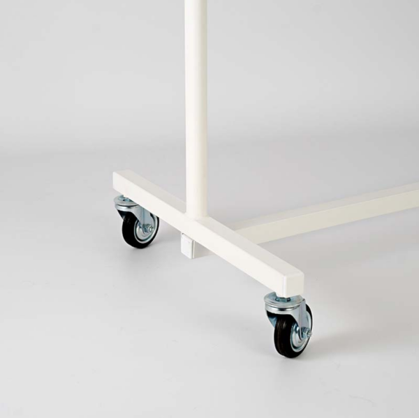 rejl-dlya-odezhdy-na-kolesah-veshalo-cvet-belyj-03