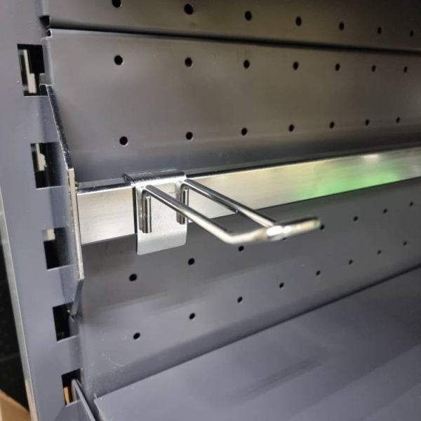 kryuchok-dvojnoj-100mm-na-pryamougolnuyu-trubu-30h15mm-hdpa300_01