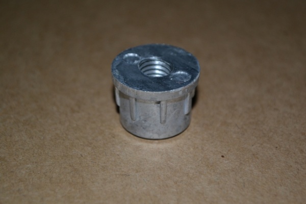 vtulka_metallicheskaya_dlya_truby_32mm_s_rez'boj_M10_01