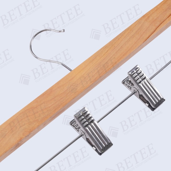 veshalka-s-zazhimami-derevyannaya-355mm-cvet-svetloe-derevo-zazhimy-i-kryuchok-hrom-01