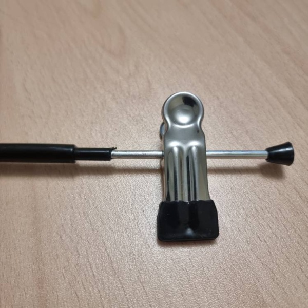 bryuchnaya-veshalka-s-zazhimami-chernaya-300mm-300b_01