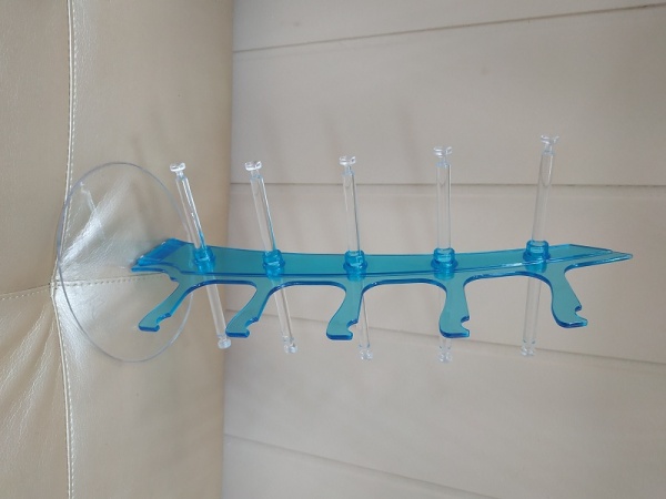 stoyka-nastolnaya-dlya-ochkov