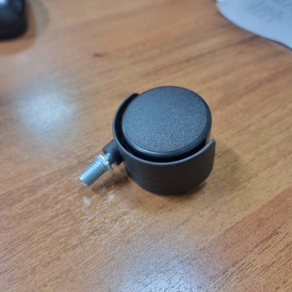 koleso-mebelnoe-s-rezboj-m10-d-50mm-chernyj-plastik-6003050_01