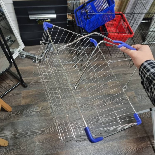 korzina-pokupatel'skaya-metallicheskaya-hrom-sinij-obem-22-litra-YLD031M_03