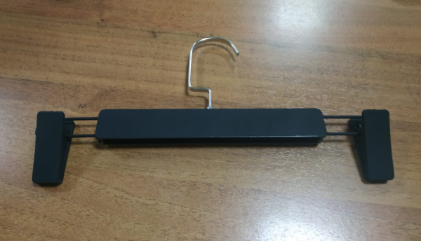 вешалка с зажимами