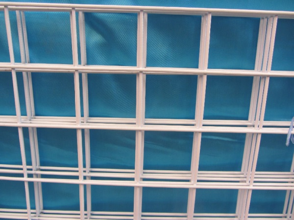 reshetka-torgovaya-belaya-razmer-1500h700mm-st02_02