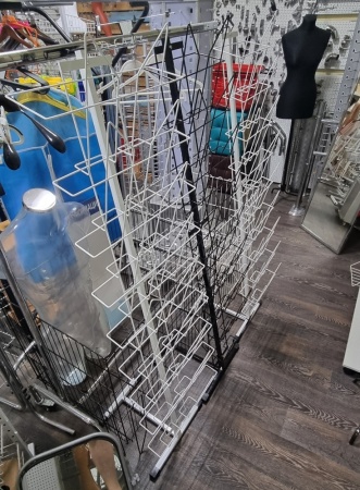 stojka_dlya_pechatnoj_produkcii_uzkaya_belaya_K010_02