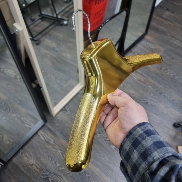 вешалка-для-одежды-объемная-золото-AM181G_01