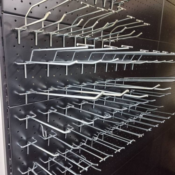 perforaciya-nastennaya-metallicheskaya-cvet-chernyj-2000h600mm_03