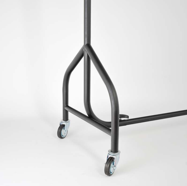 veshalka-stojka-na-kolesah-napol'naya-cvet-chernyj-02