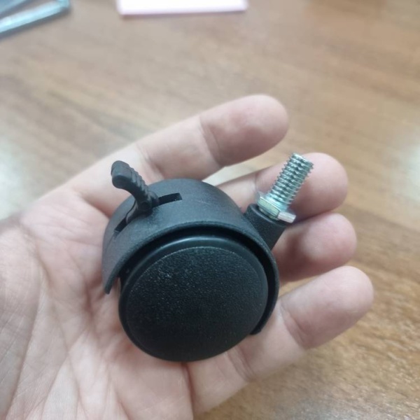 koleso_mebel'noe_40mm_s_rez'boj_M8_ChERNYJ PLASTIK_M084_01