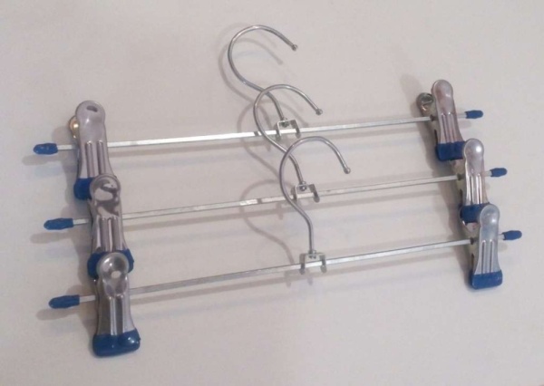 Veshalka-bryuchnaya-s-zazhimami-280mm-02