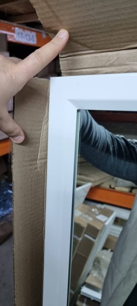 настенное-зеркало-в-раме-белой-1605х570мм-ОМS.001W_01