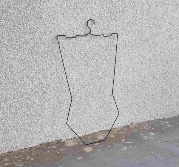 konturnaya-veshalka-dlya-nizhnego-belya-i-kupalnikov-cvet-chernyj-ek431-bl_01