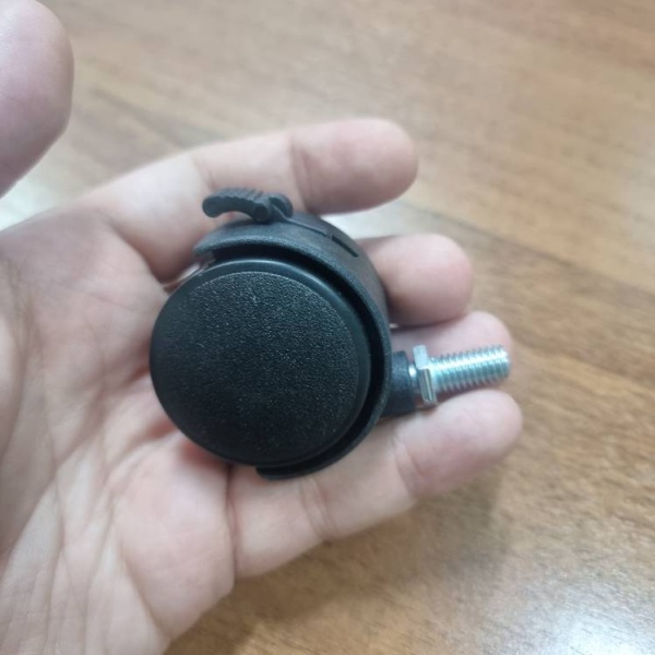 koleso_mebel'noe_40mm_s_rez'boj_M8_ChERNYJ PLASTIK_M084_02