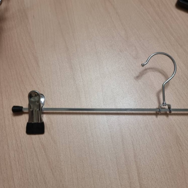 veshalka-dlya-odezhdy-s-zazhimami-400mm-a019_03